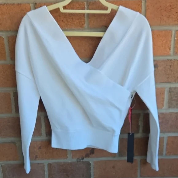 Carbon38 Crossover Sweater - Picture 4 of 9